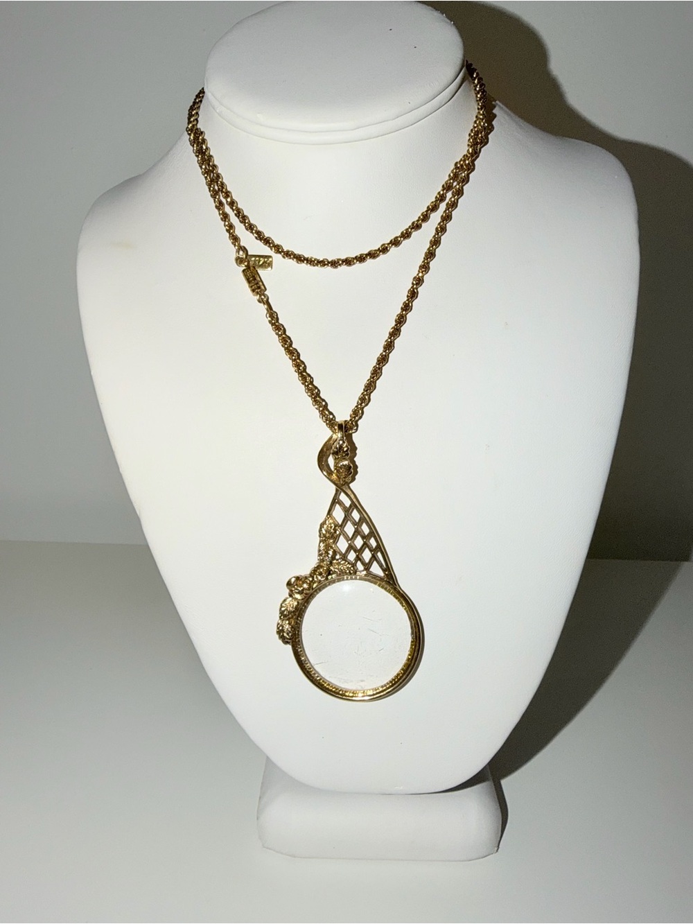 Vintage 1928 Gold-Tone Magnifying Pendant Necklace